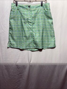Women's Green Geometric Print Skort with Button Waist